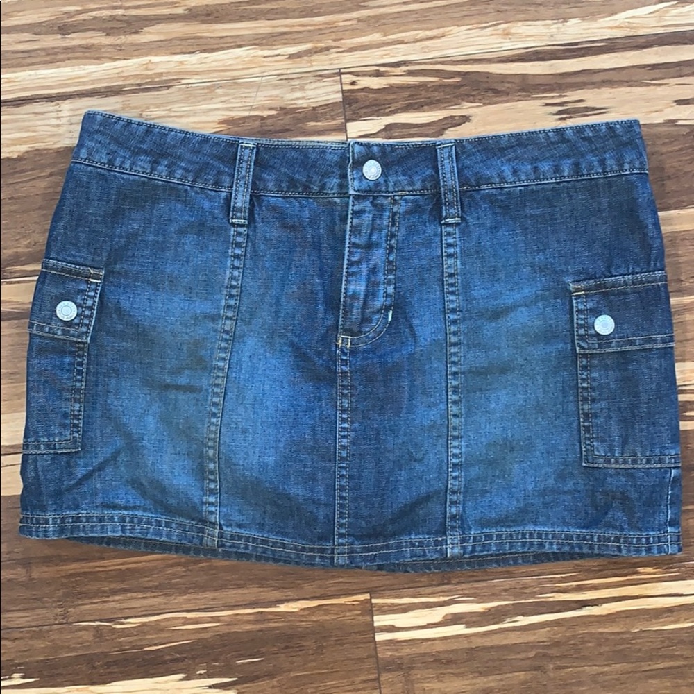Old navy skort- skirt w built in shorts. Worn once